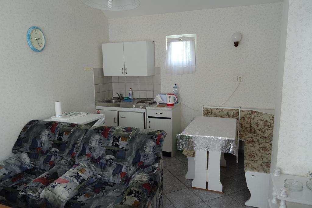 Altan Apartments Heviz Bagian luar foto