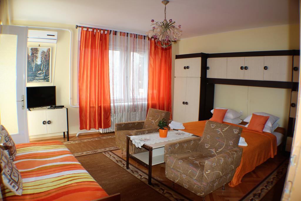 Altan Apartments Heviz Bagian luar foto